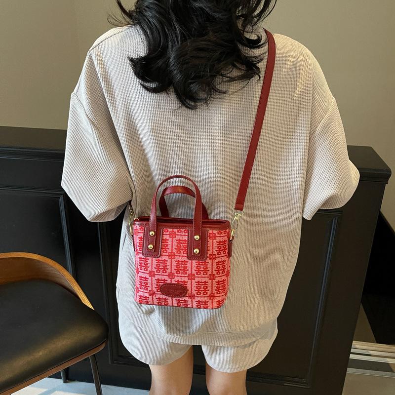 Bag women's spring and summer new contrasting color bucket bag casual red handbag embroidered women's bag wedding bag