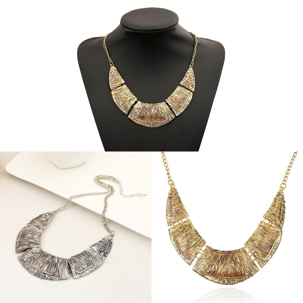 Vintage Palace Style Metal Bib Necklace With Geometric Design For Retro Fashion Enthusiasts