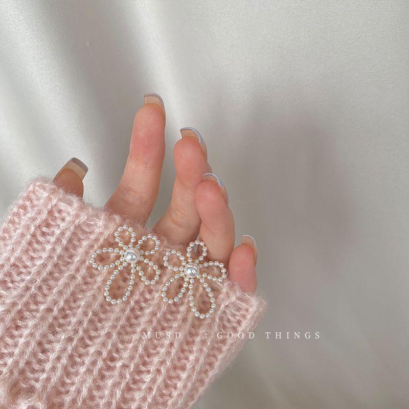 

Accessible Luxury Unique Exaggerated Non-Piercing Ear Clip Women s Pearl