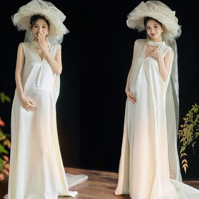 

Elegant White Maternity Photo Studio Outfit for Indoor Photoshoots Hat
