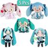 Boneca de Pelúcia Cartoon 20cm Hatsune Miku Brinquedo Anime Miku Sakura Miku Neve Miku Personagem Kawaii Posição Sentada Fufu Presente de Natal para Crianças