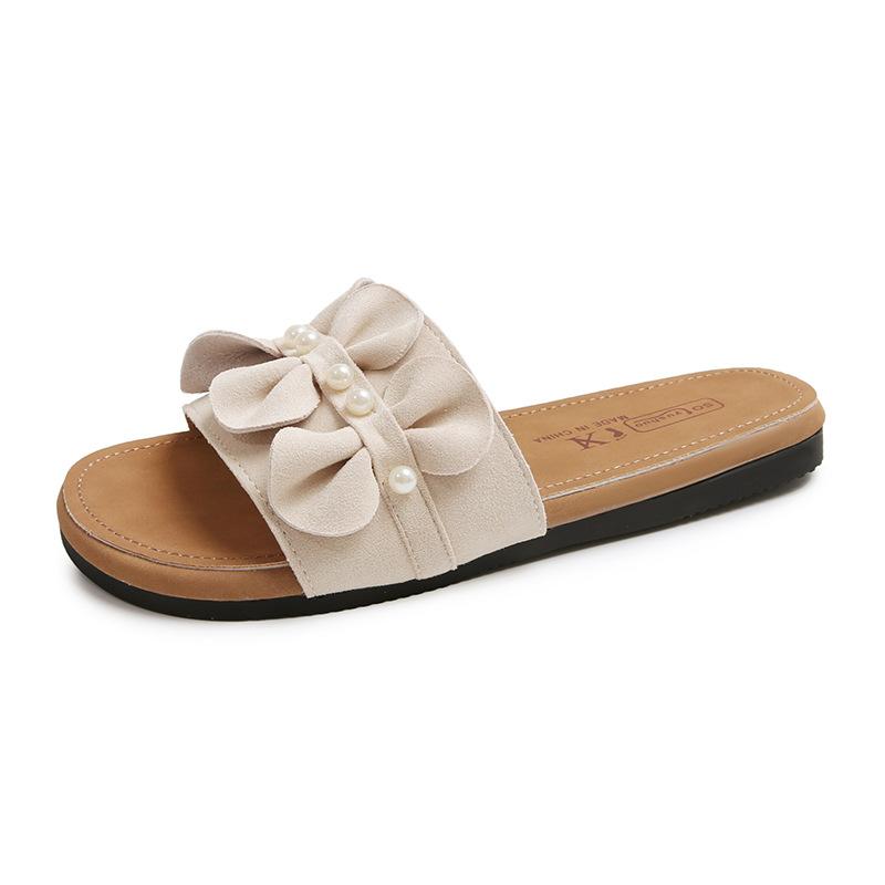 Flat-bottomed slippers women's summer outer wear 2025 new high-end one-word drag with skirt seaside beach cool slippers