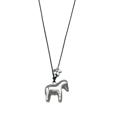 Elegante Halskette mit Pferde- und Blumenanhänger, poliertes Metall, lange Schichtkette, Schmuck für Frauen, Geschenk