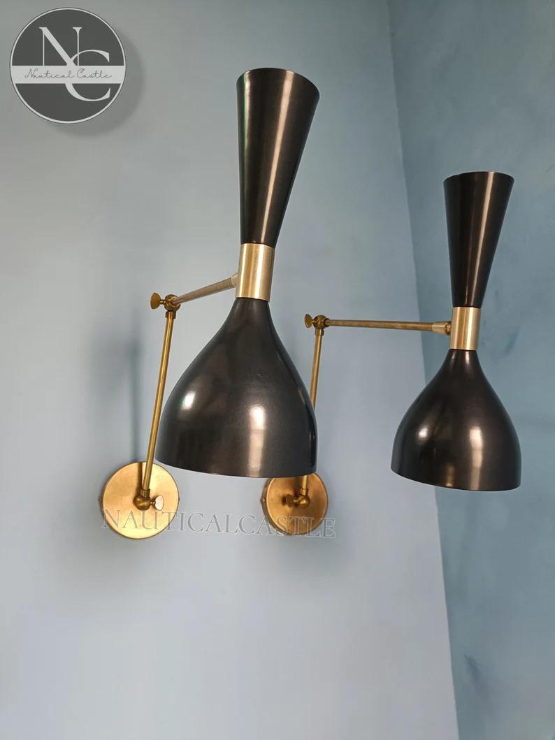 

Mid Century Italian Brass Wall Sconce Lighting Pair - 1950s Stilnovo Style чорний