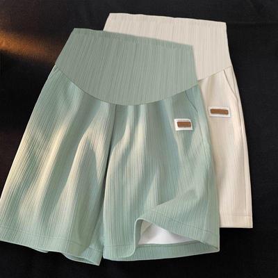 Umstandsmode Sommershorts aus Eisseide mit weitem Bein: Leichte, lockere und lässige Passform für warmes Wetter.
