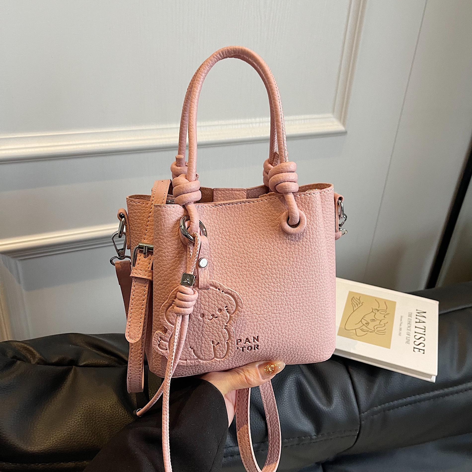 

Large-capacity bag women s spring and summer 2025 new simple and versatile soft leather messenger bag women s casual portable bucket bag розовый