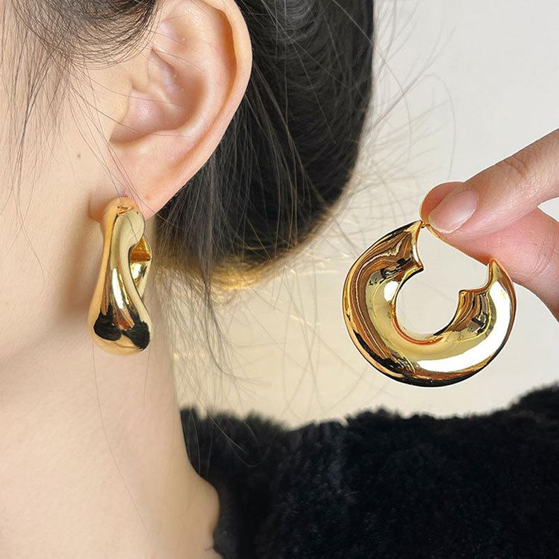 Vintage Irregular Geometric C Shape Chunky Hoop Earrings For Women Fashion Circle Round Tube Huggie Hoops Stacked Ear Jewelry
