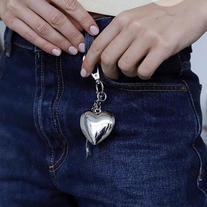 Exquisite Heart Keychain Big Hearts Women Bag Pendant Alloy Material Keyrings Perfect for Car Key Backpack Decoration