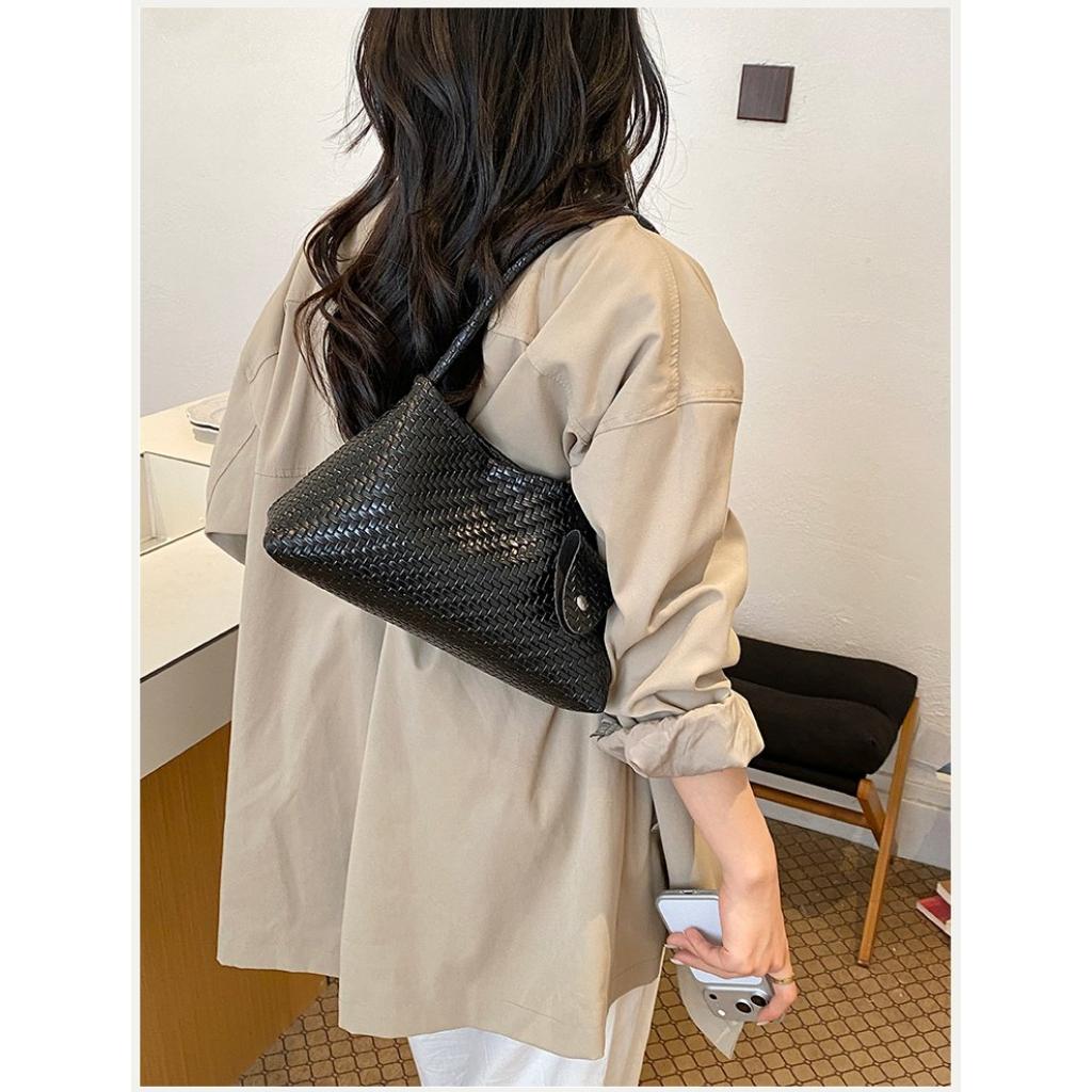 Xeie Thuk Shoulder Bag Women PU Woven Texture Daily Commute