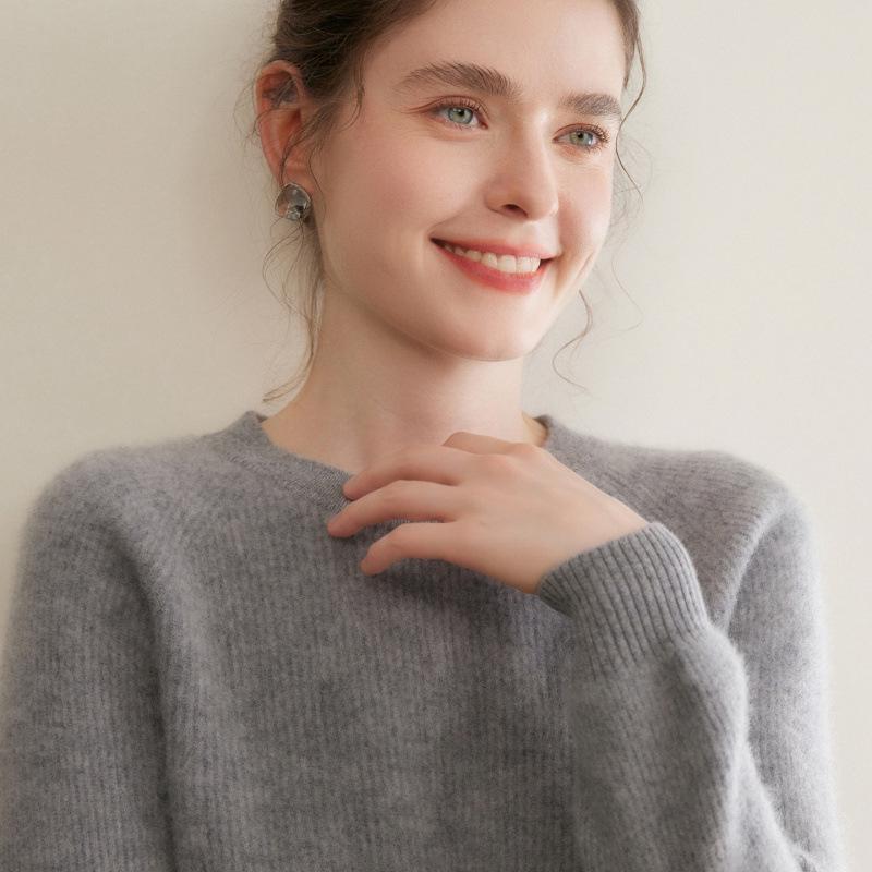 Women's Sweet Style Cashmere Sweater - Round Neck, Loose Fit, Slimming One-Piece Knit
