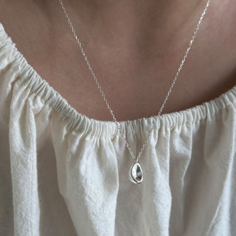byweekend Seal necklace