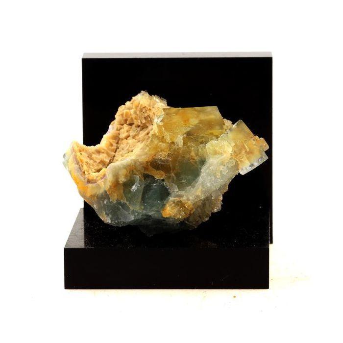 Pierres et Minéraux. Fluorite. 371.5 ct. La Barre, Puy-de-Dôme, France.