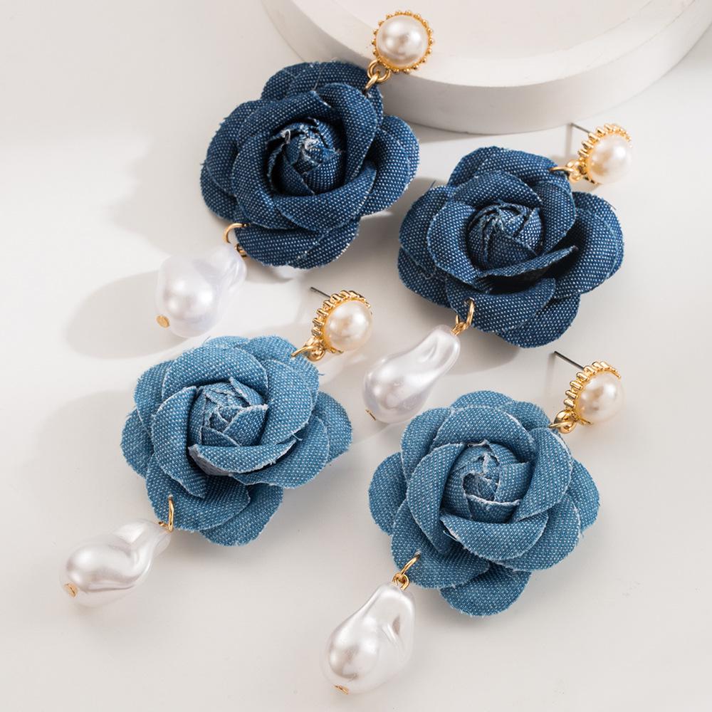 

Elegant Korean-Style Pearl and Rose Stud Earrings темно-синий