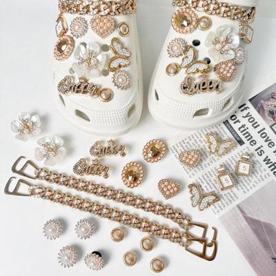 22 Stück Mode Schuhanhänger Set Zubehör Loch Schuhschnalle Neu Retro Metall Königin Gold DIY Schuhdekorationen Kinder Frau Mädchen Gif
