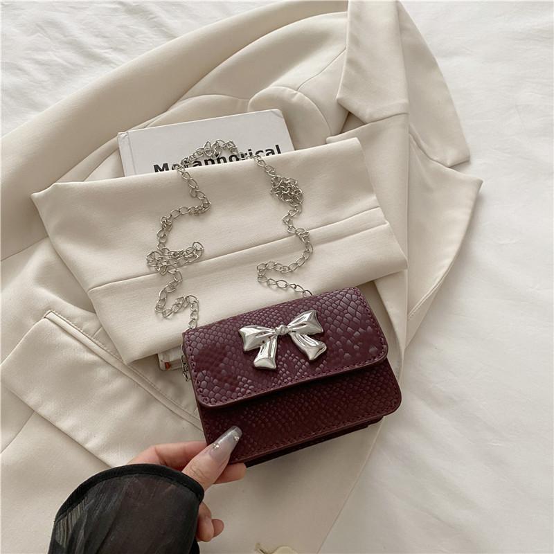 2025 spring and summer new personalized fashion season shoulder messenger bag bag women's trend casual commuter portable small square bag