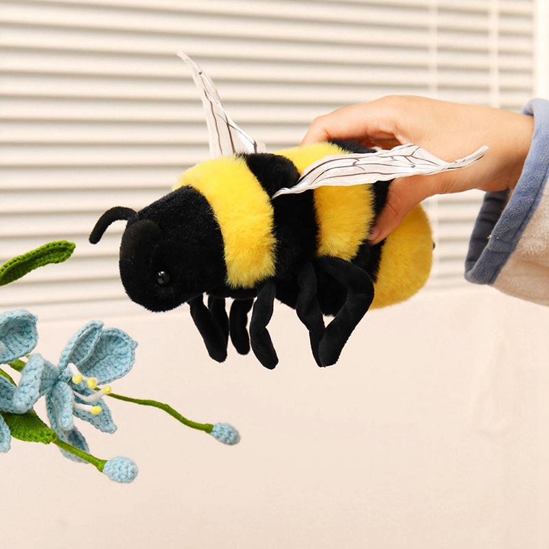 Lifelike Insect Plush Toy Soft Stuffed Cute Toy Spider Ladybug Bee Plush Gifts for Children Insect Enthusiasts Home Decor