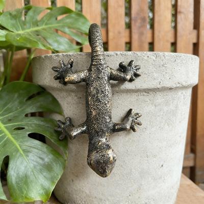 Climbing Gecko Figurine Simulated Lizard Statue Resin Animal Sculpture Outdoor Garden Flower Pot Hugger Hanger Ornament Decoration