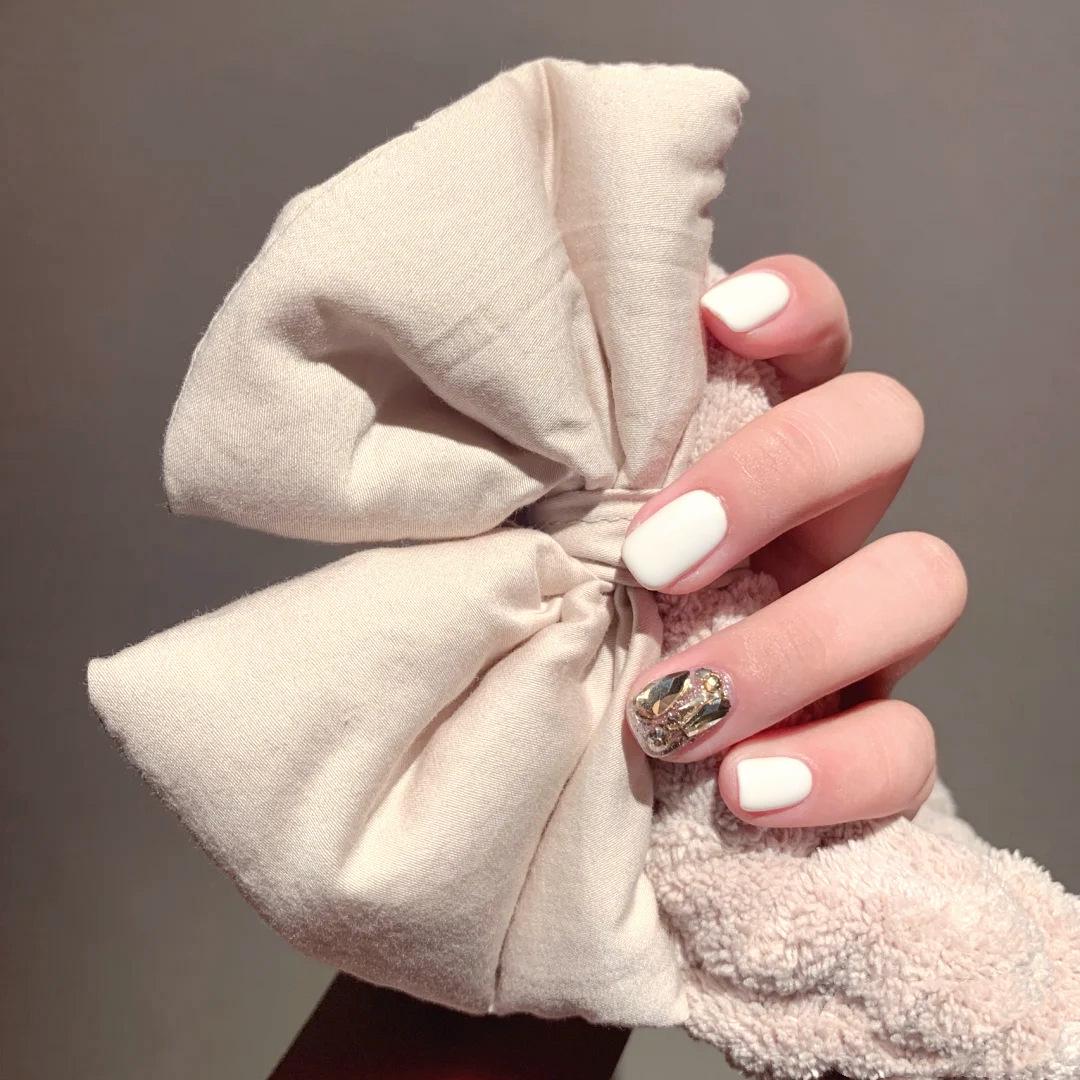 

Highly Popular White Rhinestone Flat Head Manicure Nail Tips