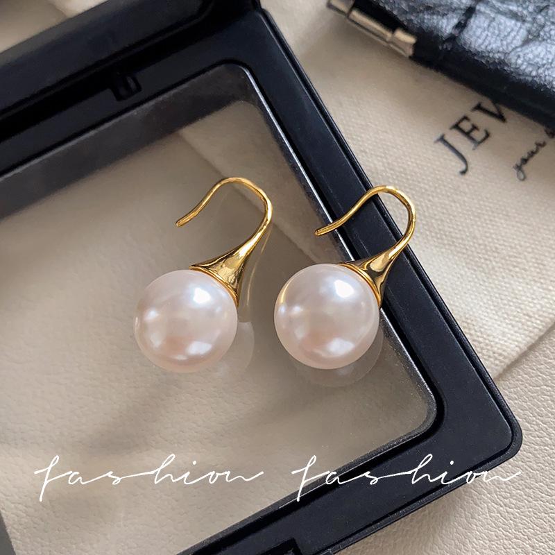 Sterling silver pearl earrings, high-end light luxury ear hook earrings, high heels, pearl earrings, new popular models