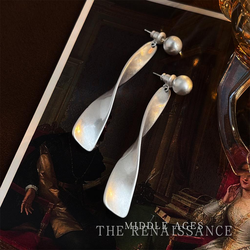 Матовые серьги-ленты с кисточками, нишевые, длинные, модные, холодные