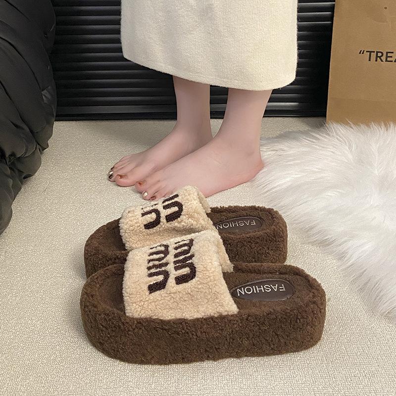 Thick-bottomed letter fluffy slippers women's outerwear 2025 new autumn and winter lamb fluffy fashion home cotton slippers