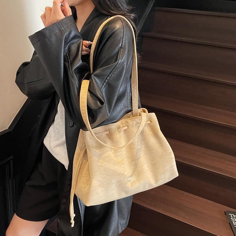 Large Capacity New Tote Bag 2025 Suede Casual Korean Version Ins Versatile Portable Shoulder Bag Fashion Trendy Light Luxury