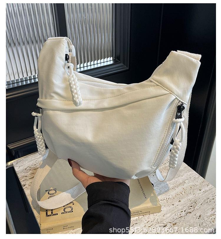 Korean Version of Simple Commuter Small Bag Shoulder Bag Women's 2024 New Casual Dumpling Bag College Student Versatile Messenger Bag