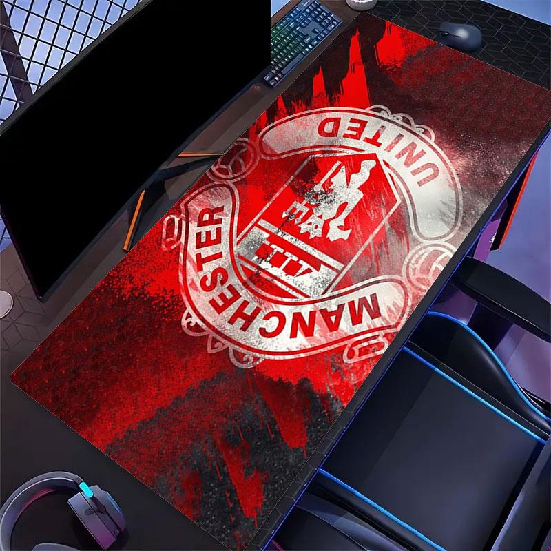 Tappetino Mouse Manchester United FC, Tappetino da Scrivania XXL per Gaming, Tappetino Mouse XXL Antiscivolo per Laptop e Tablet, Tappetino per Mini PC con Bordi Cuciti