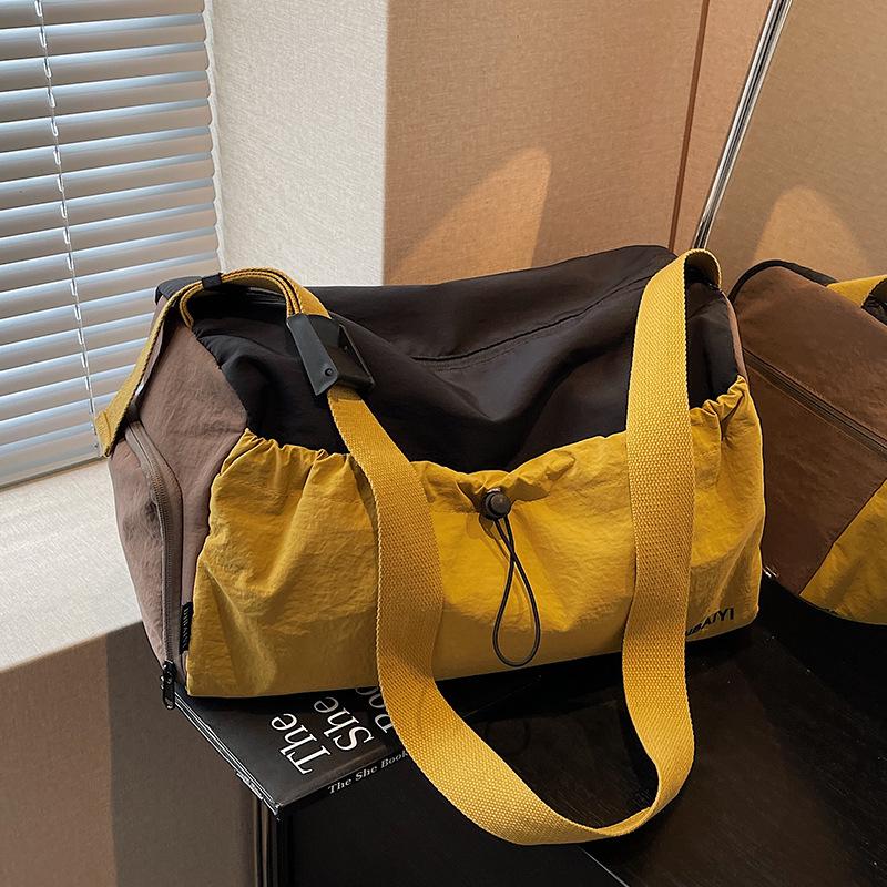 Women's Lightweight Sports and Travel Bag - Durable, Spacious, Wet/Dry Separation, Ideal for Fitness and Short Trips.