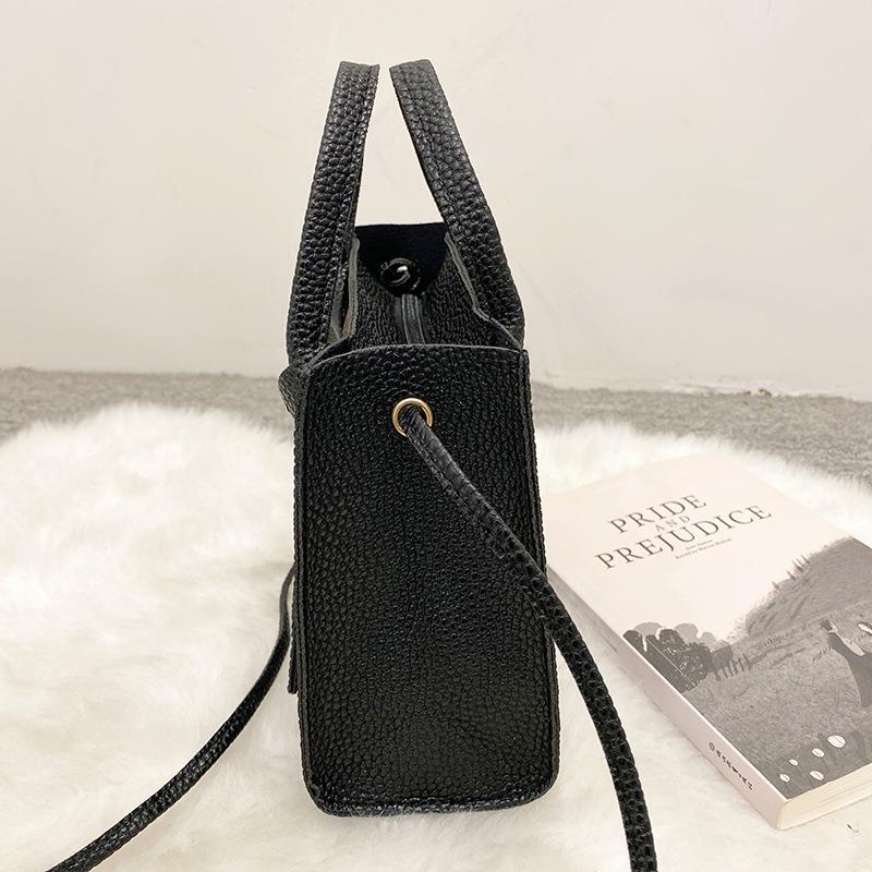 Magazine messenger bag, fresh and age-reducing simple small square bag, versatile one-shoulder crossbody portable women's bag