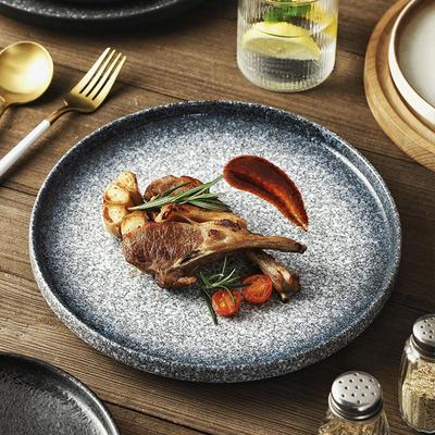 Premium platsteak in Japanse en westerse stijl met bijpassend dinerbord.
