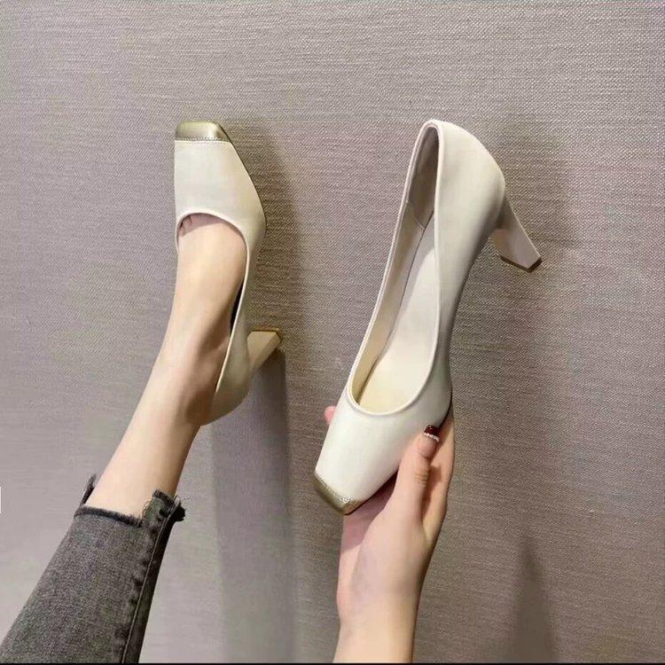 

2025 весна новые квадратные туфли одинарные женские темпераментные цвета светлый рот толстый каблук вечерние туфли универсальные пригородные высокие каблуки 40