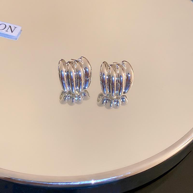 High-End European & American Metal Water Drop Ear Clips - No Piercing, Cool Autumn/Winter Style