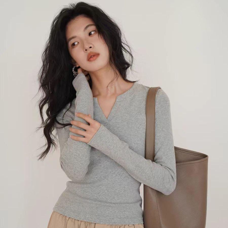 Cotton Gray V-neck Long Sleeved T-shirt for Women In Autum Solid Color Base Shirt for Slimming and Trendy Top