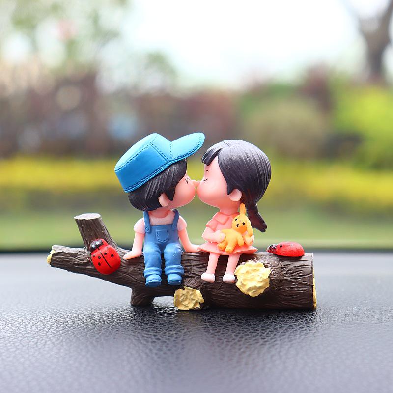 2025 Cute Tree Branch Couple Car Ornament for Center Console with Confession Balloon