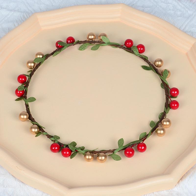 Простая Рождественская Венок-Ободок с Имитацией Фруктов и Зеленых Листьев - Вечеринка, Танец, Аксессуар для Волос.