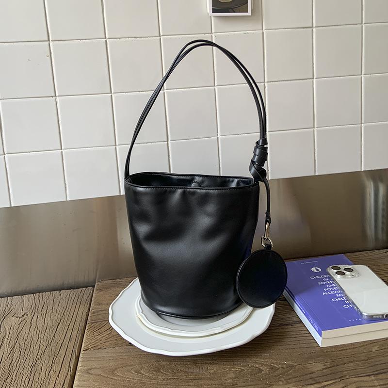 

Summer high-end new bag large-capacity bag niche women s bag shoulder bag fashion bucket bag чёрный
