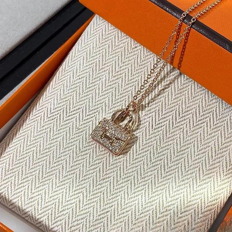 Bag with Diamond Necklace Women's Plated 18k Gold Premium Gypsy H Letter Kangkang Bag Clavicle Chain