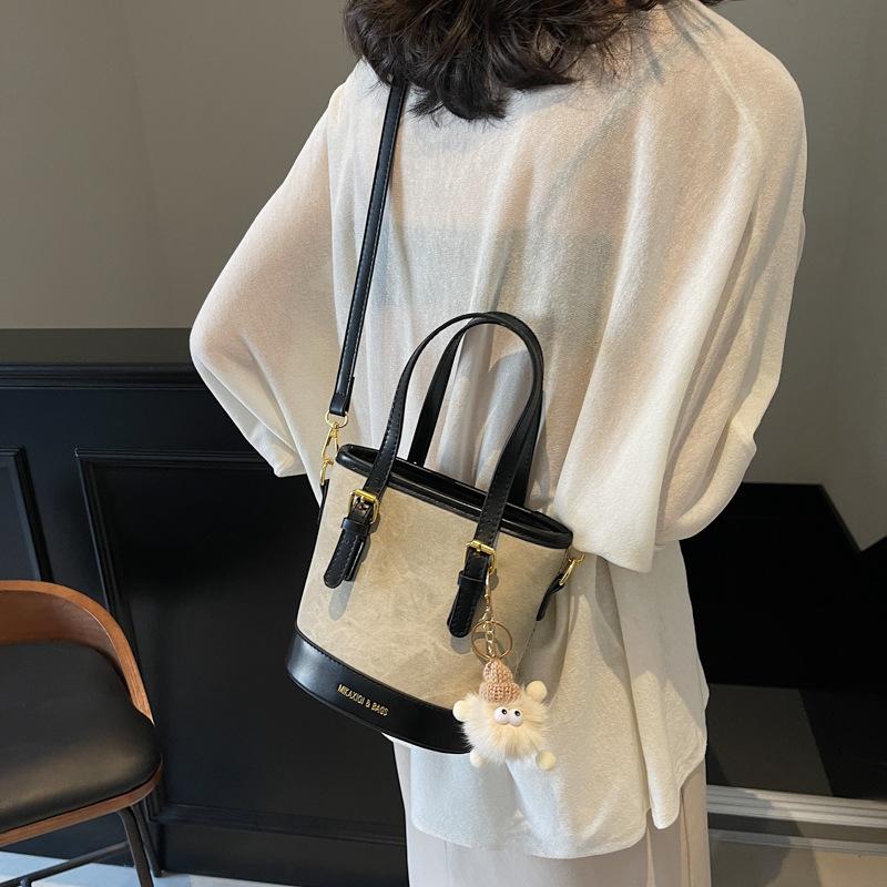 Retro Texture Commuter Small Bag Women's 2025 New Autumn and Winter Versatile Messenger Bag Fashionable Hand Carry Contrasting Color Bucket Bag