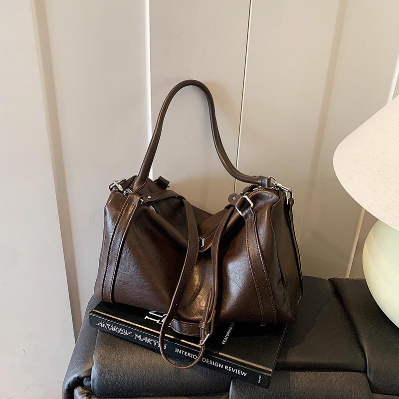 Premium sense retro hand bag women's autumn and winter 2025 popular shoulder bag large capacity pillow bag messenger bag