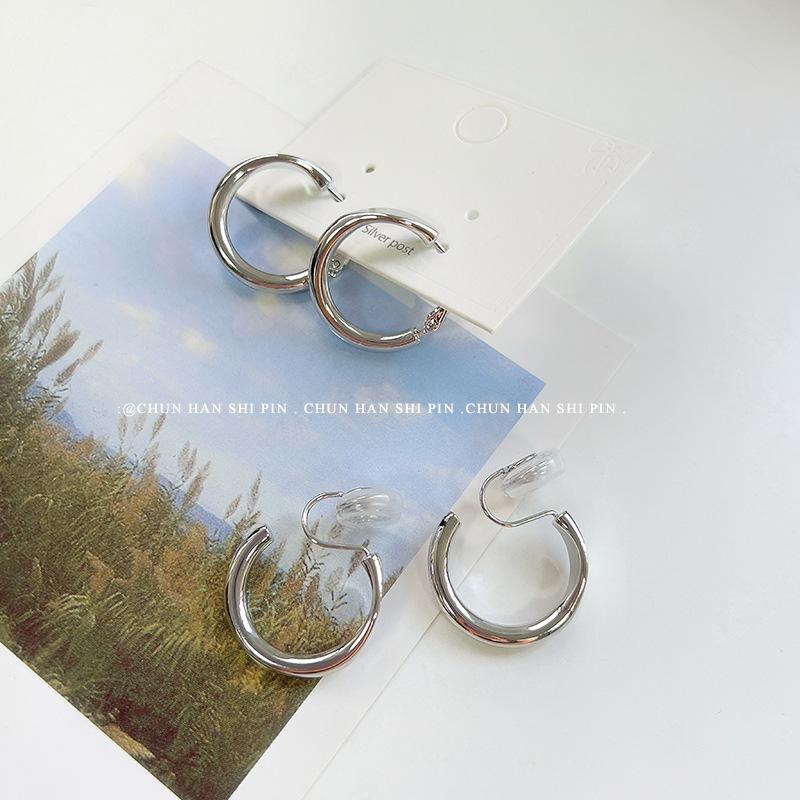 Metal C-shaped earrings without pierced ears + simple geometric round earrings cold wind personalized mosquito coil disc earrings