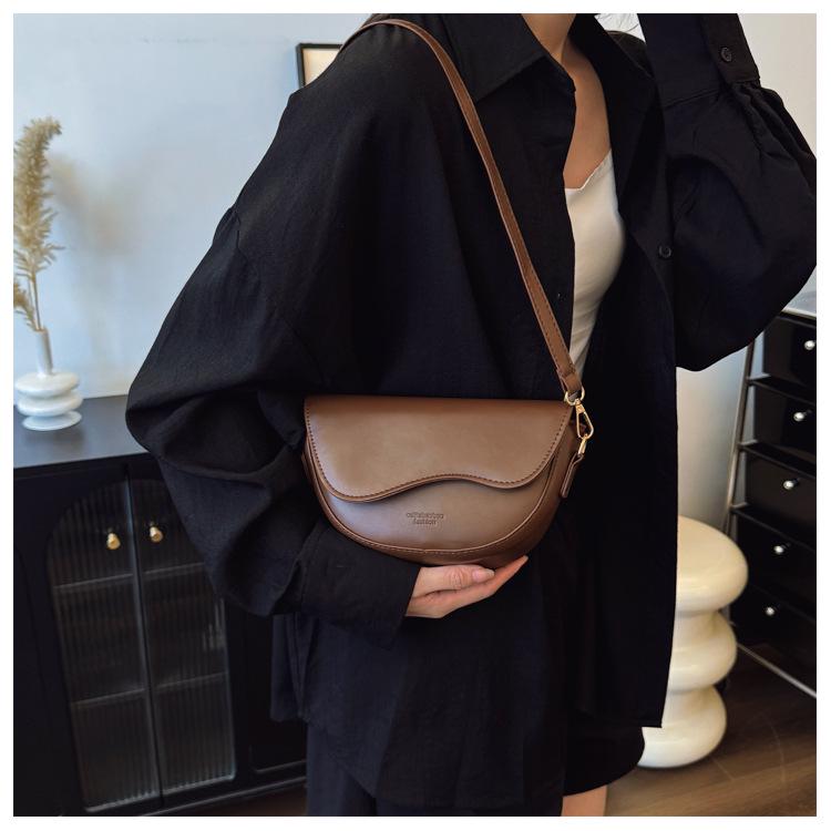 2025 Women's Retro Versatile Saddle Bag: Stylish Crossbody & Shoulder Option