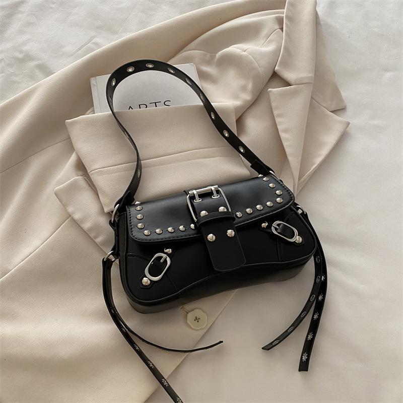 2025 New Shoulder Messenger Bag Texture Trendy Cool Spice Girl Rivet Personalized Design Locomotive Fashionable Underarm Baguette Bag