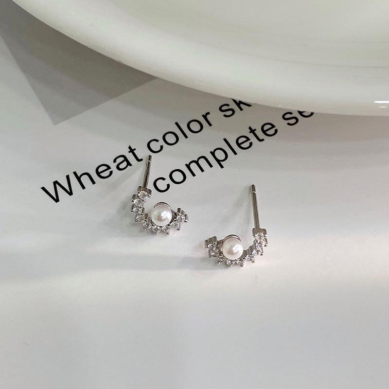 Moon Pearl ~ Earrings Inlaid with Diamond Moon Pearl Earrings C-shaped Diamond Pearl Earrings for Women