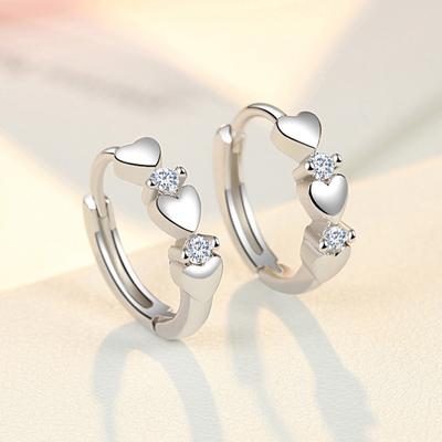 Nuovo temperamento di colore argento Orecchini a forma di cuore Orecchini a cerchio a cuore di moda Orecchini selvaggi