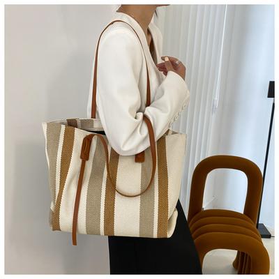 Kadın büyük kapasiteli Kore versiyonu omuz çantası basit dikey çizgili gündelik tote moda çanta yeni