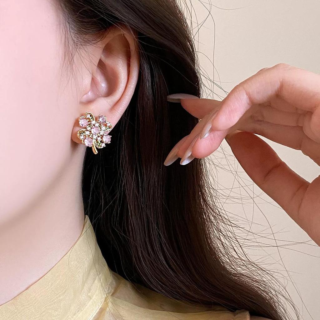 Exquisite French Zircon Flower Stud Earrings: Fashionable, Versatile, and Perfect for a Fresh, Elegant Look.