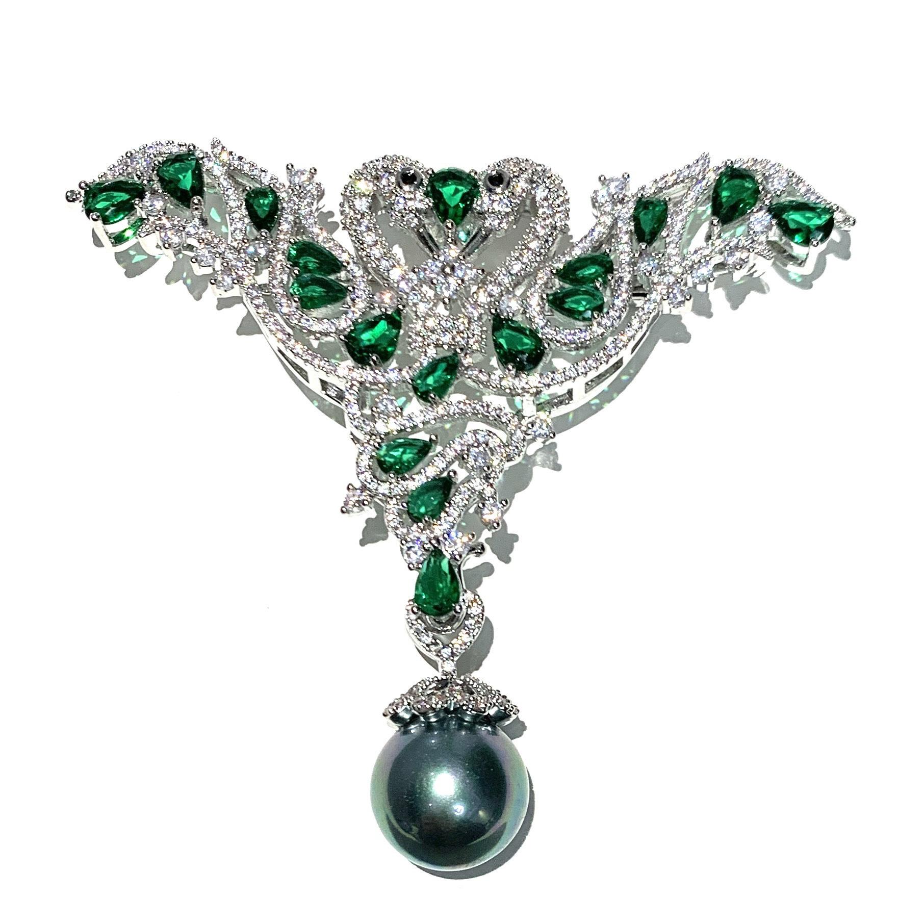 Exquisite High-Quality Emerald Zircon Water Drop Swan Brooch - Luxury Gift with Intricate Design