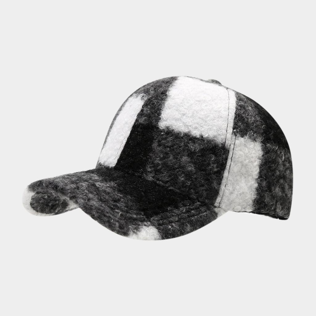 

Classic Plaid Baseball Cap With Warmth And Windproof Features For Autumn And Winter Wear красный