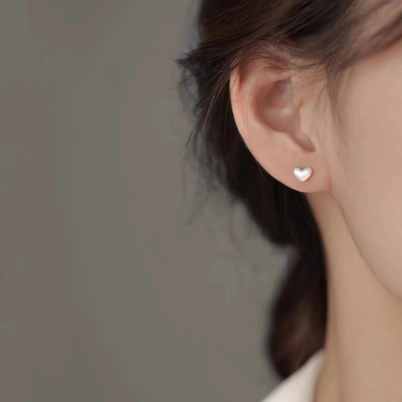 Female Brushed Heart-shaped Niche Earrings 1 pair of earrings